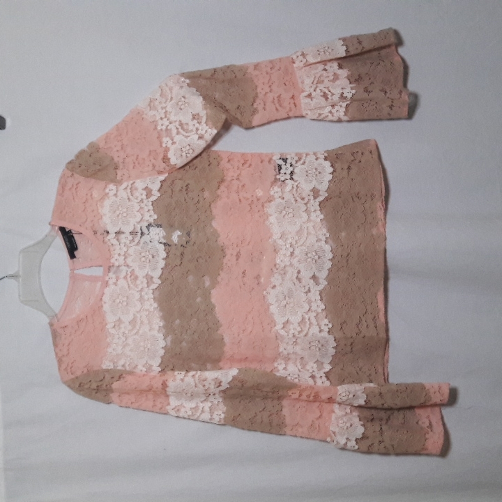 Vertigo Women's Lace Blouse Size M Multicolor Long bell Sleeves Bon Chic